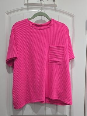 Zenana Outfitters Hot Pink Ribbed Short Sleeve Pocket Tee